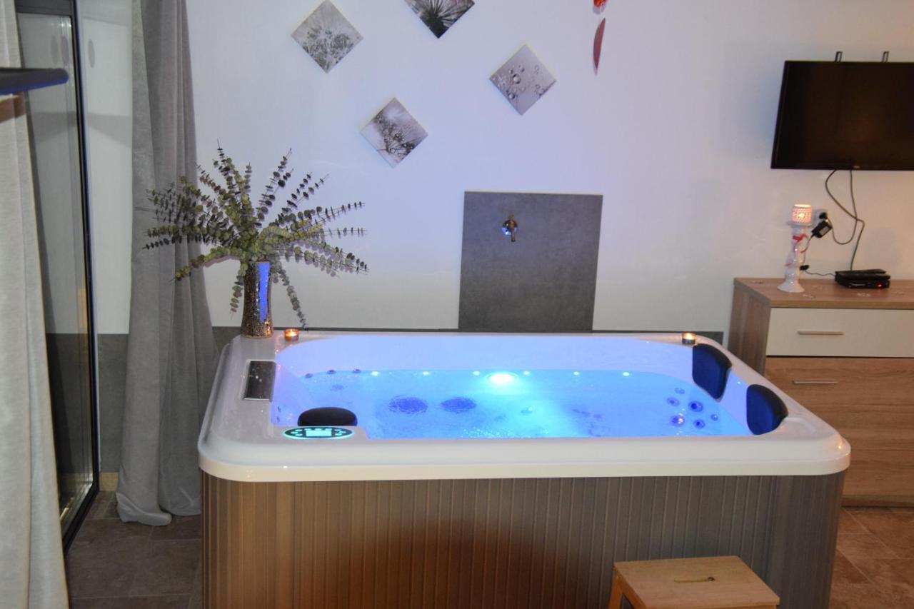 Gites Spa De Charme L Etoile Spa Beynac-et-Cazenac Esterno foto