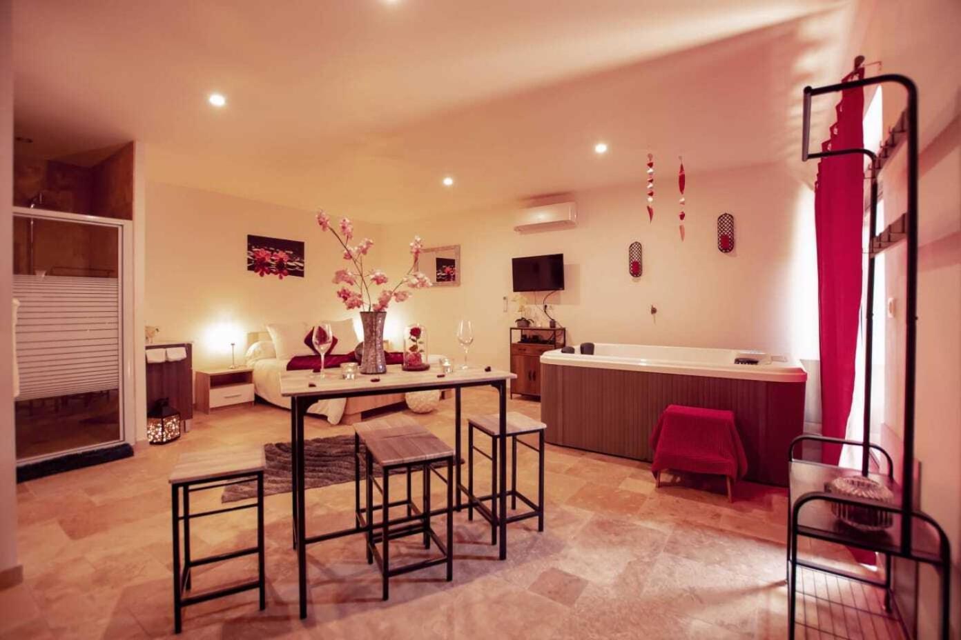 Gites Spa De Charme L Etoile Spa Beynac-et-Cazenac Esterno foto